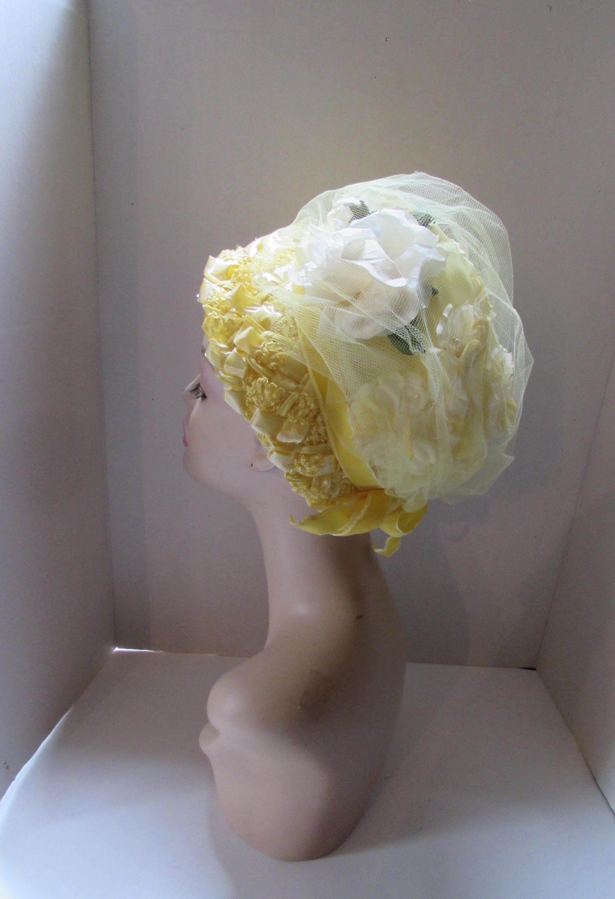 Vintage 1960s Bouffant Hat: Lemon Yellow Cello, White Flower  display picture 1