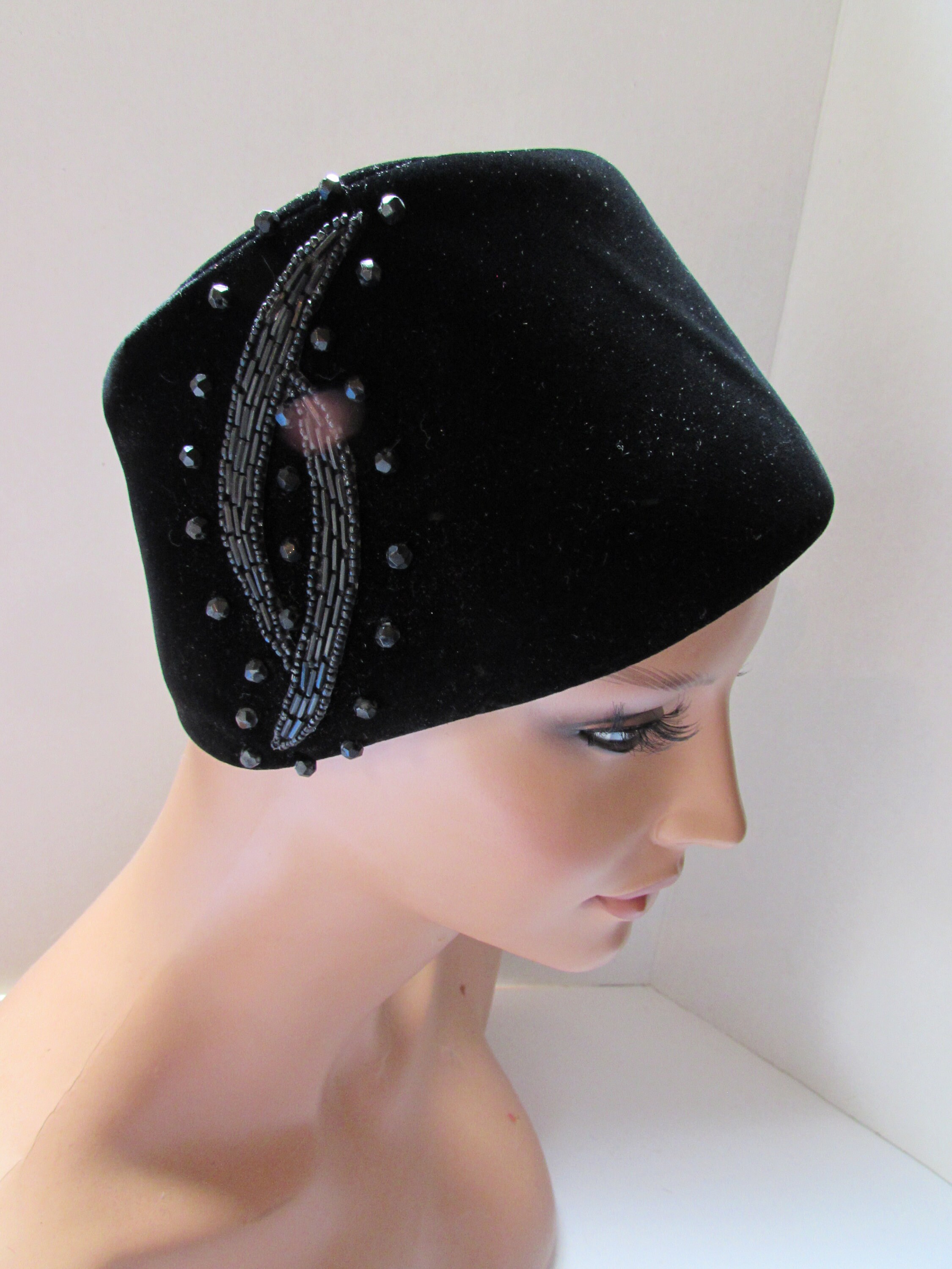 Mid Century Black Velvet Toque Hat Black Bead Trim Vintage  display picture 1