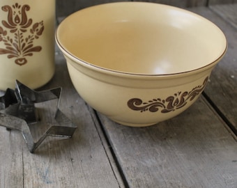 Pfaltzgraff “Village” stoneware 1-quart mixing bowl, dark brown design on tan background, farmhouse kitchen, mixing bowl