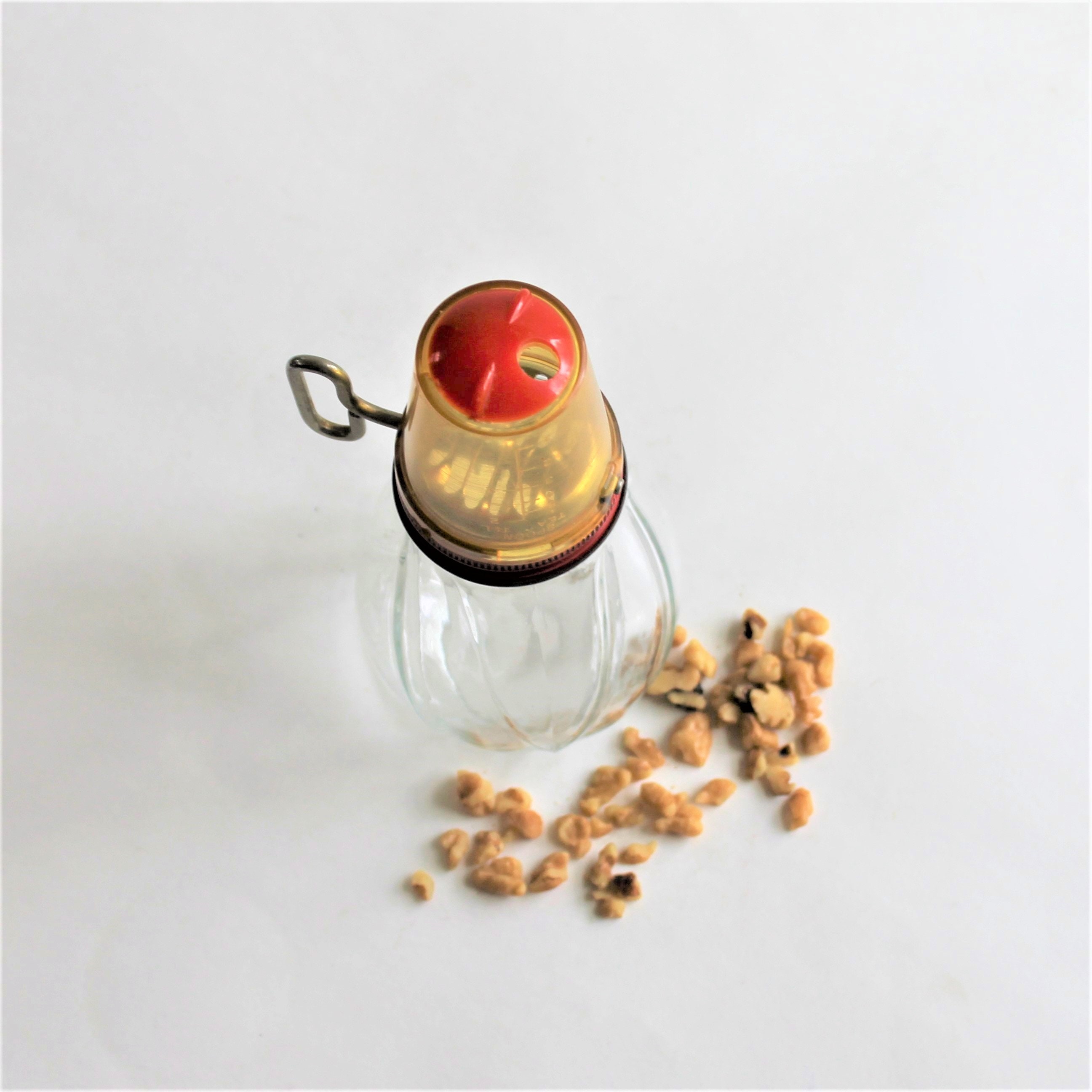 1pc Portable Plastic Nut Grinder, Manual Grinder For Nut