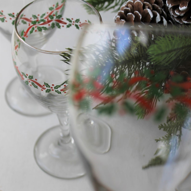 set of 4 Vintage Christmas water goblets holiday entertaining Christmas glassware green holly and red berries and ribbon LRS259