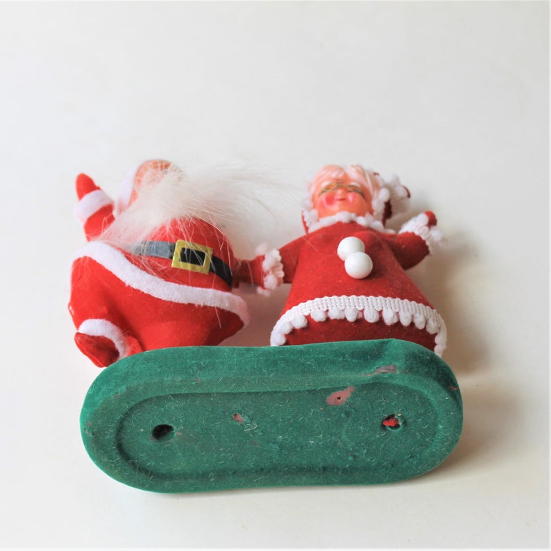 Kitschy vintage waving Mr. and Mrs. Claus on oval base felted image 3