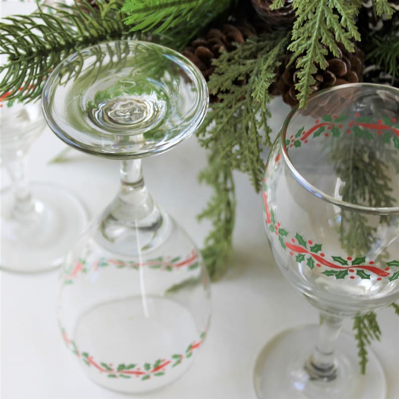 set of 4 Vintage Christmas water goblets holiday entertaining Christmas glassware green holly and red berries and ribbon LRS259