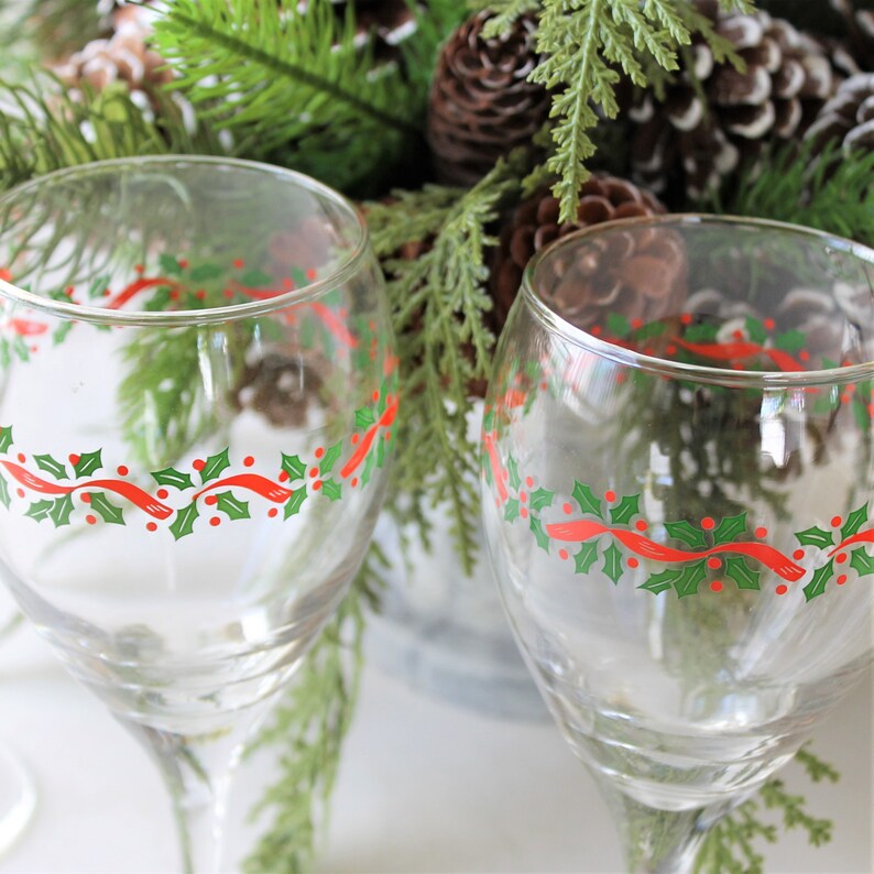 set of 4 Vintage Christmas water goblets holiday entertaining Christmas glassware green holly and red berries and ribbon LRS259