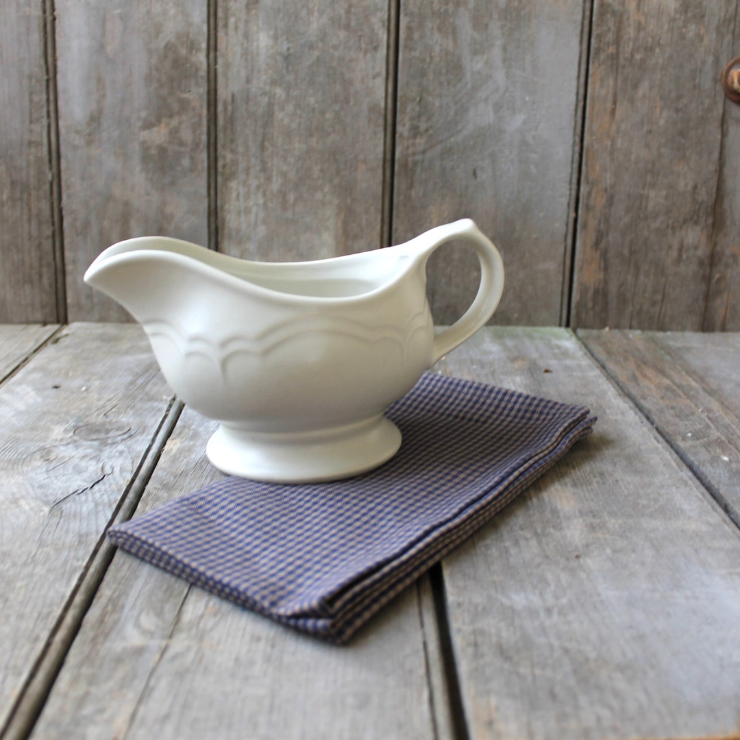 Pfaltzgraff Heirloom no Decal Gravy Server, 436, Stoneware Gravy Boat