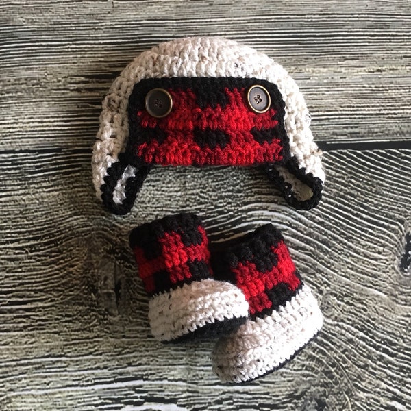 Buffalo check plaid baby boy hat and booties. Newborn photo prop. Crochet baby boy outfit. Newborn baby boy gift. Babies first Christmas.