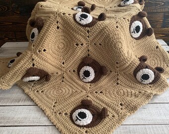 Couverture ours en peluche au crochet. Cadeau de baby shower fait main.