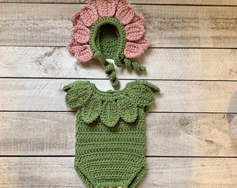 Newborn flower bonnet and romper. Crochet photo props.