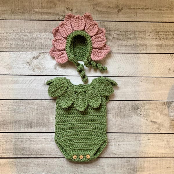 Newborn flower bonnet and romper. Crochet photo props.