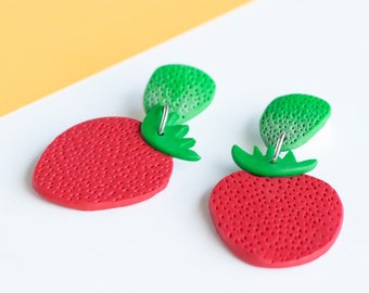 Grandes boucles d'oreilles pendantes fraise, texturées | Bijoux en argile polymère faits à la main | Bijoux alimentaires mignons