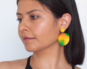 Grandes boucles d'oreilles pendantes mangue | Bijoux faits main en pâte polymère | Bijoux culinaires mignons