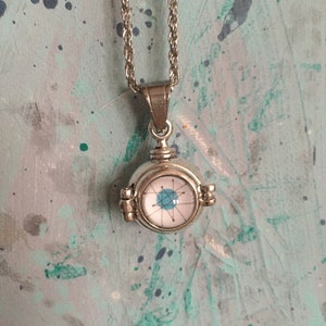 Franciscan Starburst Urn Locket: Retro Atomic Keepsake Necklace imagem 1