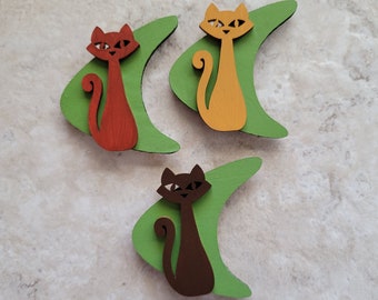 Retro Cat Refrigerator Magnets: 70s Boomerang Set of Three