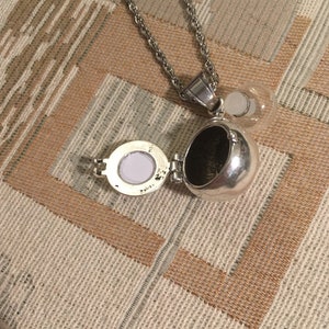 Franciscan Starburst Urn Locket: Retro Atomic Keepsake Necklace imagem 5