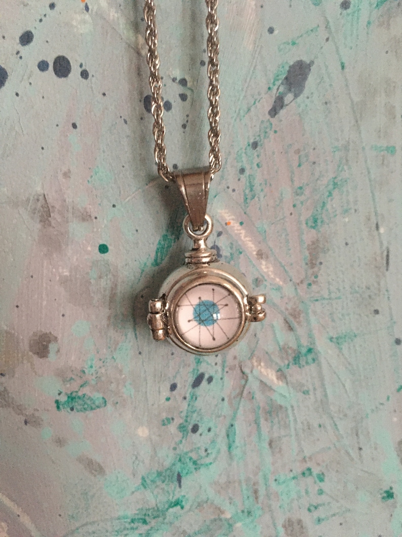 Franciscan Starburst Urn Locket: Retro Atomic Keepsake Necklace imagem 1