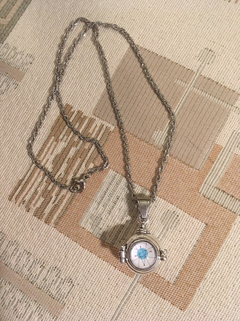 Franciscan Starburst Urn Locket: Retro Atomic Keepsake Necklace imagem 4