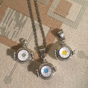 Franciscan Starburst Urn Locket: Retro Atomic Keepsake Necklace imagem 3