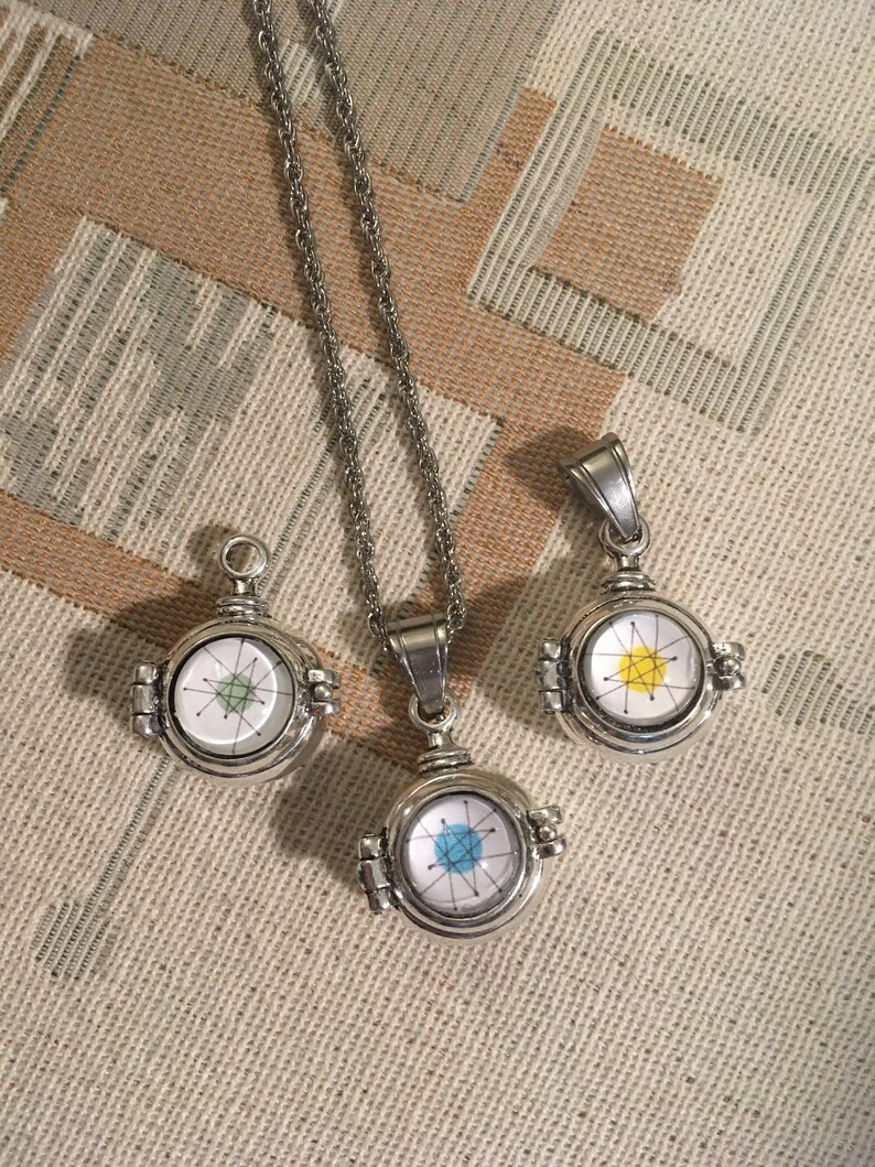 Franciscan Starburst Urn Locket: Retro Atomic Keepsake Necklace imagem 3