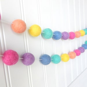 Guirlande de Pâques, guirlande de printemps, guirlande pastel, guirlande de boule de feutre, décor de pépinière, guirlande de pompons, décor de Pâques, bruant, décor de douche de bébé image 4