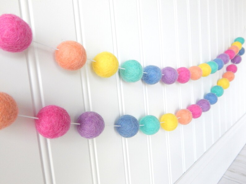 Guirlande de Pâques, guirlande de printemps, guirlande pastel, guirlande de boule de feutre, décor de pépinière, guirlande de pompons, décor de Pâques, bruant, décor de douche de bébé image 4