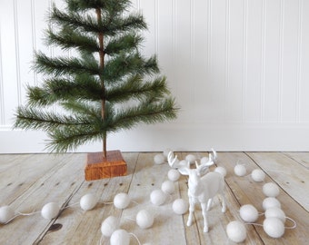 Christmas Garland, White Felt Ball Garland, Christmas Decor, Mantel Decor, Holiday Decor, White Garland, Pom Pom Garland, Winter White