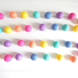 Guirlande de Pâques, guirlande de printemps, guirlande pastel, guirlande de boule de feutre, décor de pépinière, guirlande de pompons, décor de Pâques, bruant, décor de douche de bébé image 6