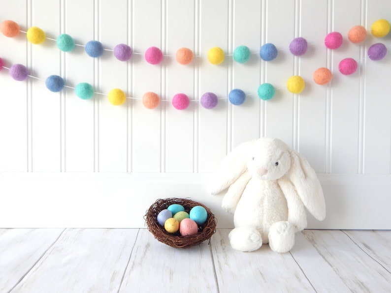 Guirlande de Pâques, guirlande de printemps, guirlande pastel, guirlande de boule de feutre, décor de pépinière, guirlande de pompons, décor de Pâques, bruant, décor de douche de bébé image 1