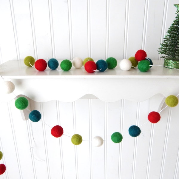 Christmas Garland, Christmas Felt Ball Garland, Pom Pom Garland, Christmas Decor, Christmas Tree Garland Mantel Decor Holiday Decor, Vintage