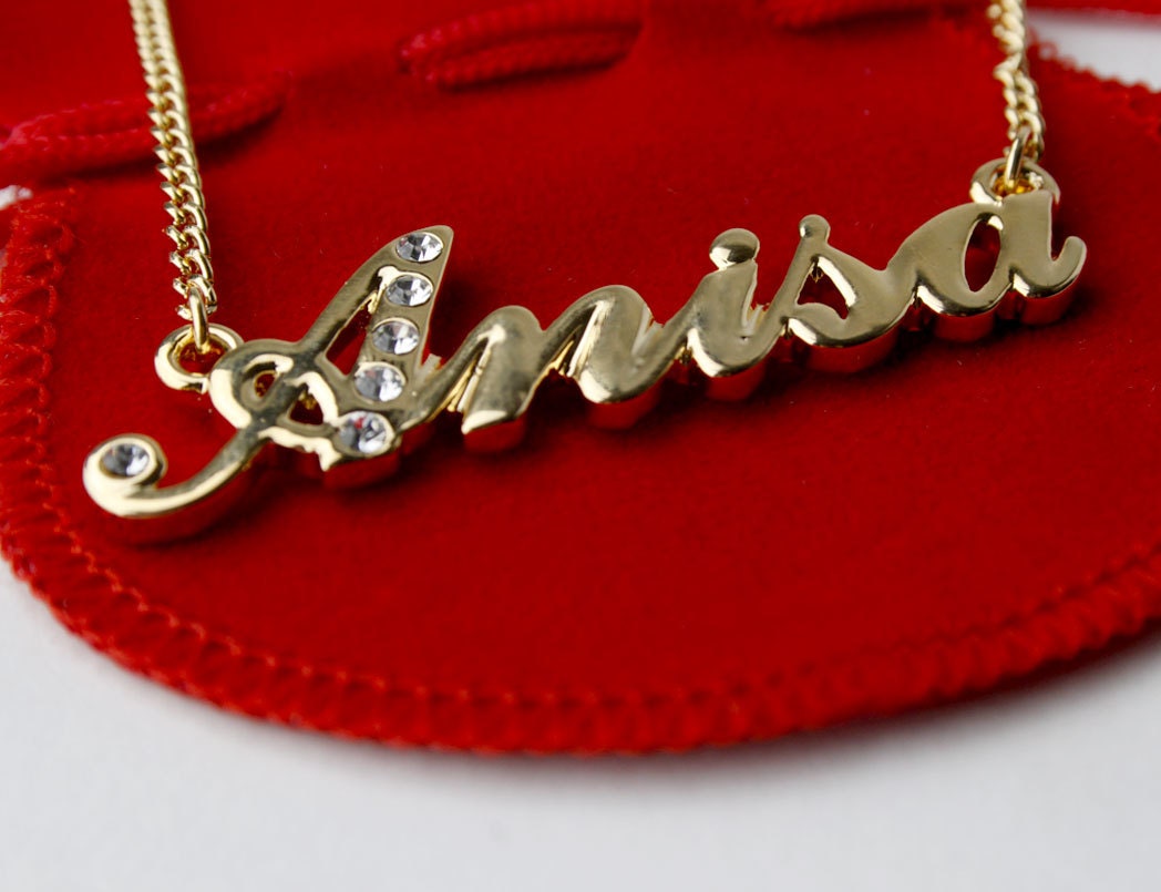 Имя умида. Аниса имя. Цепочка с именем. Цепь с кулоном имя Аиша. Цепочка Золотая с кулоном имя Аиша