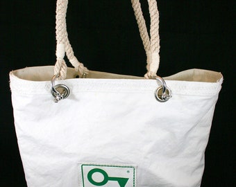 Handcrafted bag made in Italy from upcycled sail