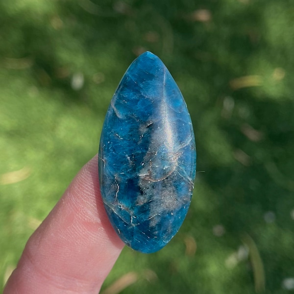 Video, Apatite Cabochon