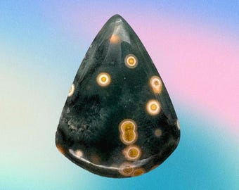 Cabujón de jaspe oceánico