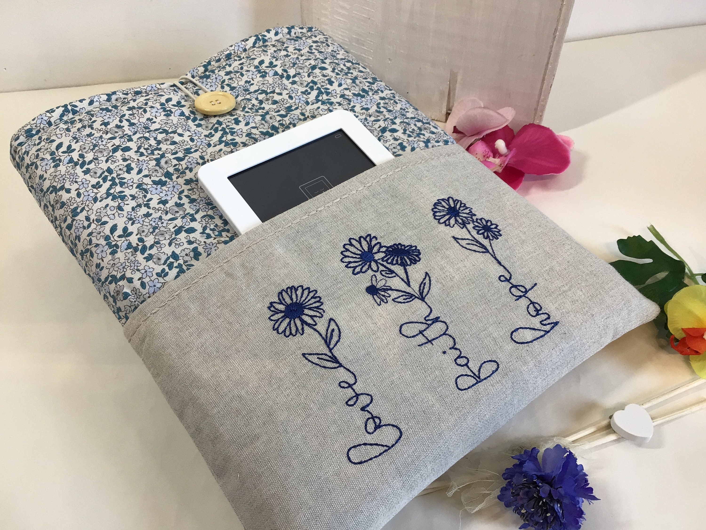 Housse Protectrice Pour Livre Brodée Marguerite - Poche Avant Zip - Taille 8.6x11.5 Pouces - Beige - Cadeau Lecteur, Enseignant