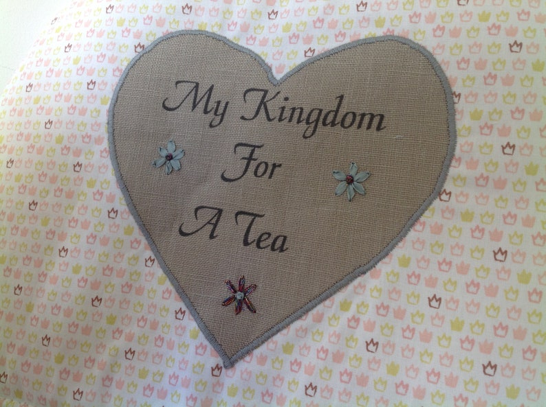 cosyribbon Fabric Crown Tea Cozy - Thumbnail 3