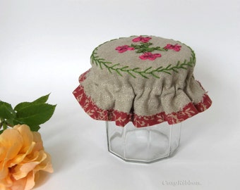 Linen Jam Jar Cover in a cosy and chic design.