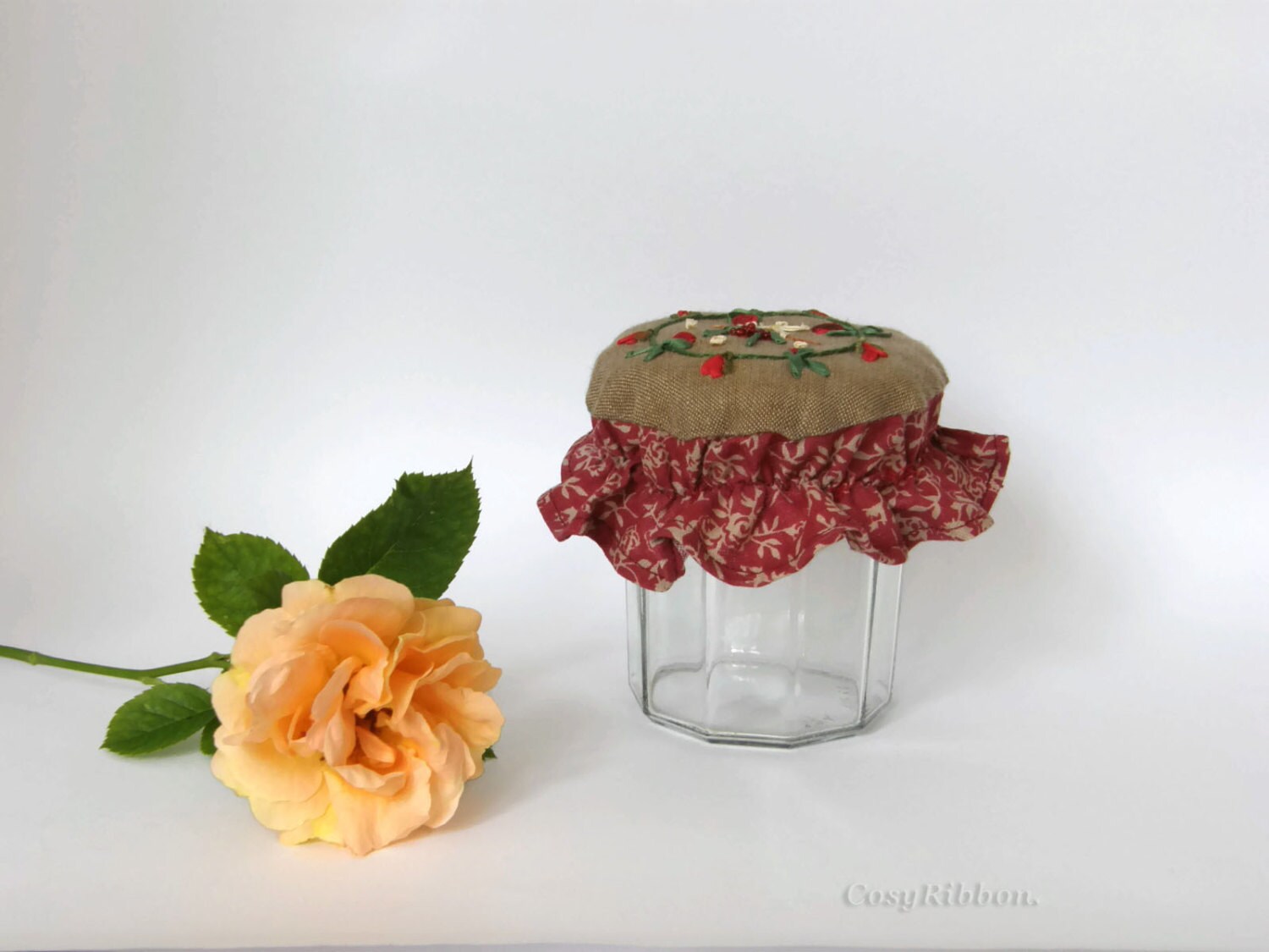 Charlotte Pot à Confiture en Lin ou Couvre Confiture. Modèle Framboise.