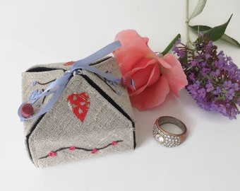 Linen Gift Box, Gift Box, Keepsake jewelry Box, Linen and Silk Gift Box, Personalized Gift Box, Bridesmaid Gift, engagement jewelry box, her