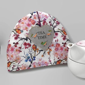 Tea cozy inspiration japonaise avec broderie soie sur lin, idée cadeau pour elle, accessoire service à thé, couvre théière motif oiseaux image 4
