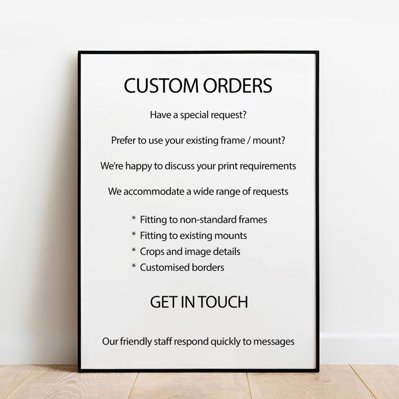 Może przedstawiać: Oprawiony wydruk z tekstem "CUSTOM ORDERS" na g&oacute;rze. Wydruk oferuje usługi niestandardowe, w tym dopasowanie do niestandardowych ram i istniejących mocowań. Wyświetlany jest r&oacute;wnież tekst "GET IN TOUCH".