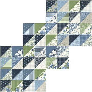 K&ouml;nnte beinhalten: Eine Patchwork-Decke mit einem geometrischen Muster aus Dreiecken in Blaut&ouml;nen, Gr&uuml;n und Wei&szlig;. Die Decke besteht aus verschiedenen Stoffen mit Blumen- und geometrischen Drucken.