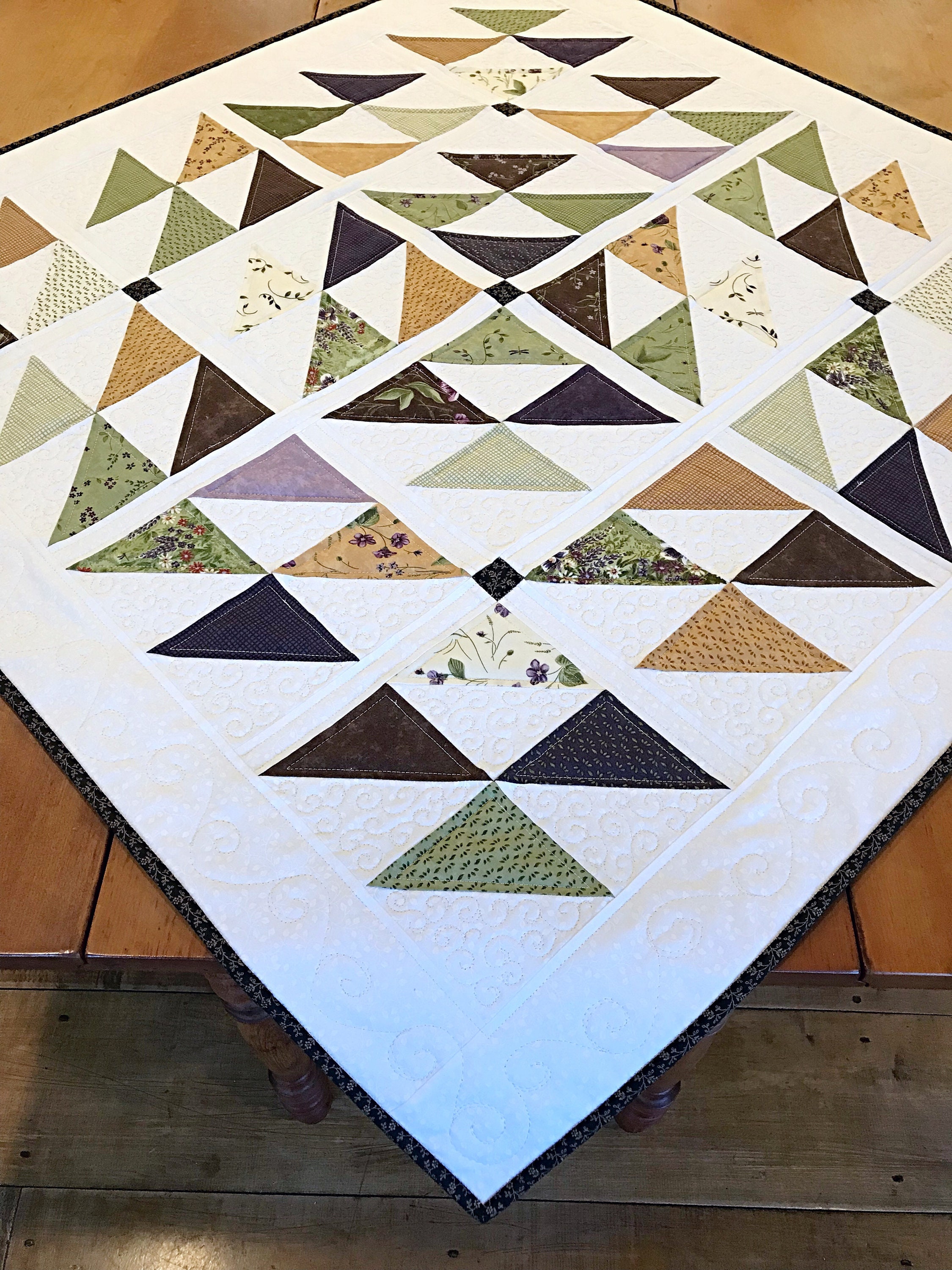Quilt Patterns PDF Easy Table Runner Pattern Charm Pack Quilt Pattern ...