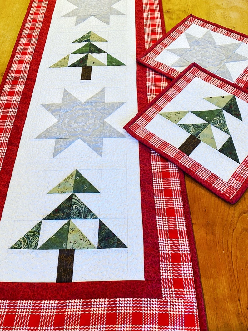 Christmas Table Runner Pattern & Bonus Free Mug Rug Patterns Christmas ...