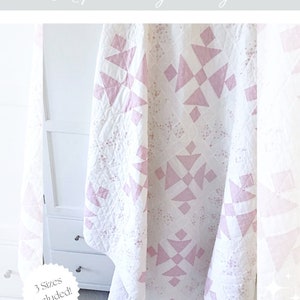 Peut inclure: Un mod&egrave;le de courtepointe rose et blanche avec un motif g&eacute;om&eacute;trique. La courtepointe s'appelle "Best Friends" et est d'inspiration vintage. Le mod&egrave;le comprend trois tailles. Le num&eacute;ro du mod&egrave;le est MCD-1021.