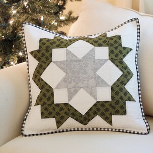 Christmas Quilt Patterns PDF Christmas Table Runner Pattern & FREE Pillow Pattern Easy Quilt Patterns Star Wreath Quilting Patterns image 4