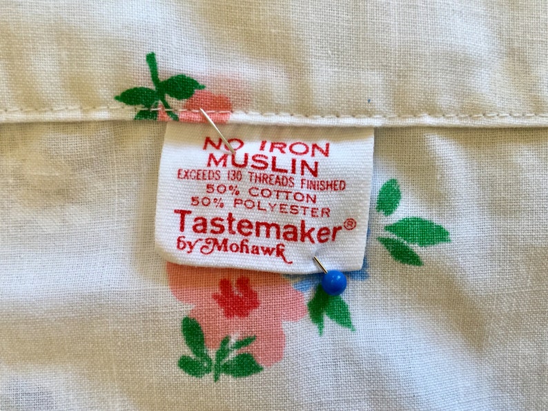 pretty excellent condition Bouquet of Flowers 1970\u2019s Twin Flat Floral Sheet Tastemaker by Mohawk
