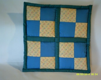 checkerboard blue & yellow potholder/hot pad