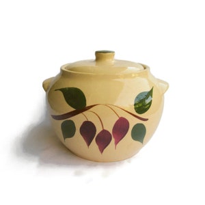 Watt Pottery American Red Bud/5 Teardrop Covered Bean Pot #76; Watt Bean Pot, Watt Casserole, Watt Ovenware, Watt American Red Bud