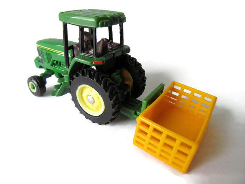 1//64 ERTL JOHN DEERE R TRACTOR