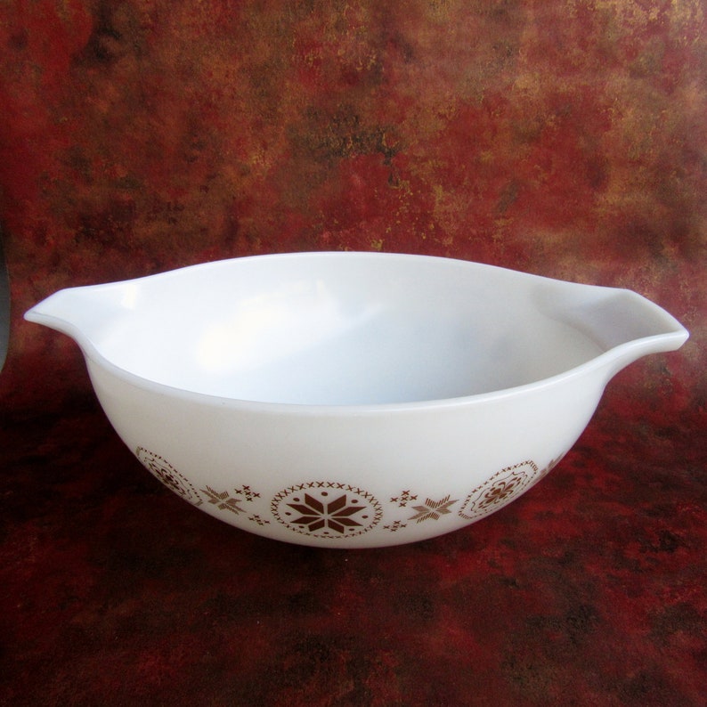 Cinderella Mixing Bowl #444; Pyrex Town And Country 4 Qt Pyrex Mixing Bowl 1966-1967 Pyrex Town And Country Stamp Program Version