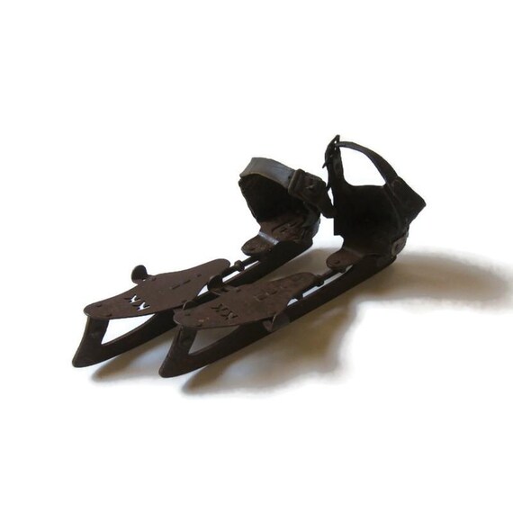 Klipper Klub Ice Skates; Ice Skates, Antique Ice Skates, Vintage Ice Skates, Antique Sporting Goods, Gme Room Decor, Outdoor Sports Decor